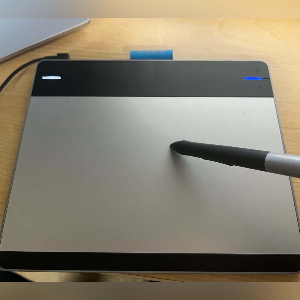 Wacom CTH-480 Intuos Small Creative Pen & Touch Tablet - Picture 8 of 8